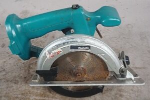 makita マキタ 165mm充電式マルノコ 本体のみ 5621D